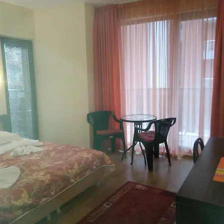 Casa de hóspedes Стаи И Студия La Rose